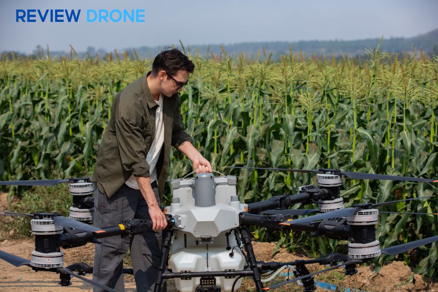 So Sánh DJI Agras T100 Và T30: Khác Biệt Gì?