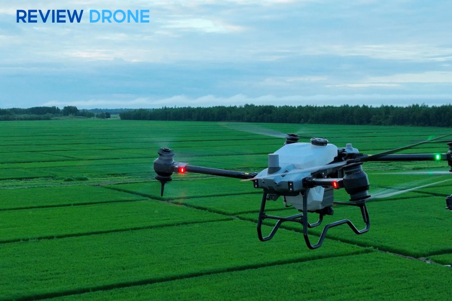 So Sánh Phương Pháp Phun Thuốc Truyền Thống Và Drone