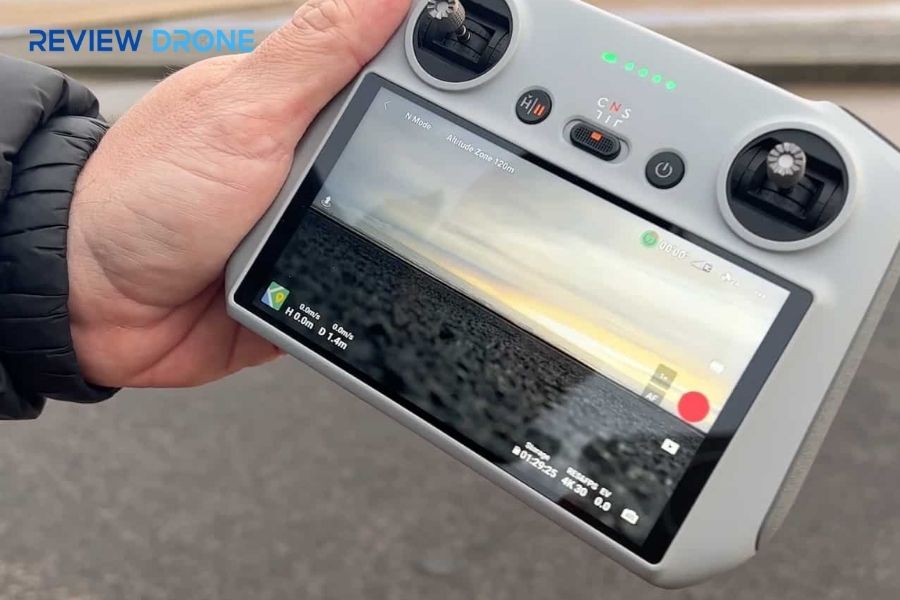 Review DJI RC: Màn Hình Tích Hợp Có Đáng Giá Cho Trải Nghiệm Bay?