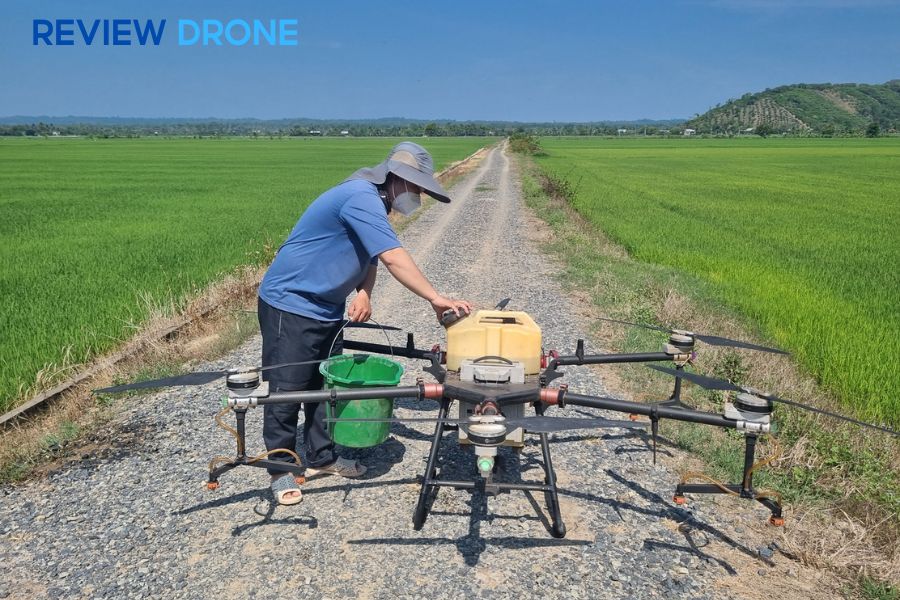 Máy Bay Phun Thuốc Cây Chuối: Tăng Hiệu Quả & Giảm Chi Phí